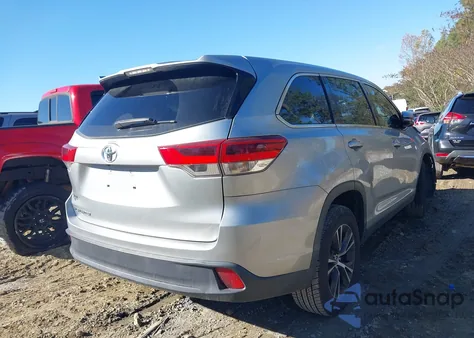 2019 Toyota Highlander Le z USA, uszkodzony, nr VIN 5TDZARFH4KS043259